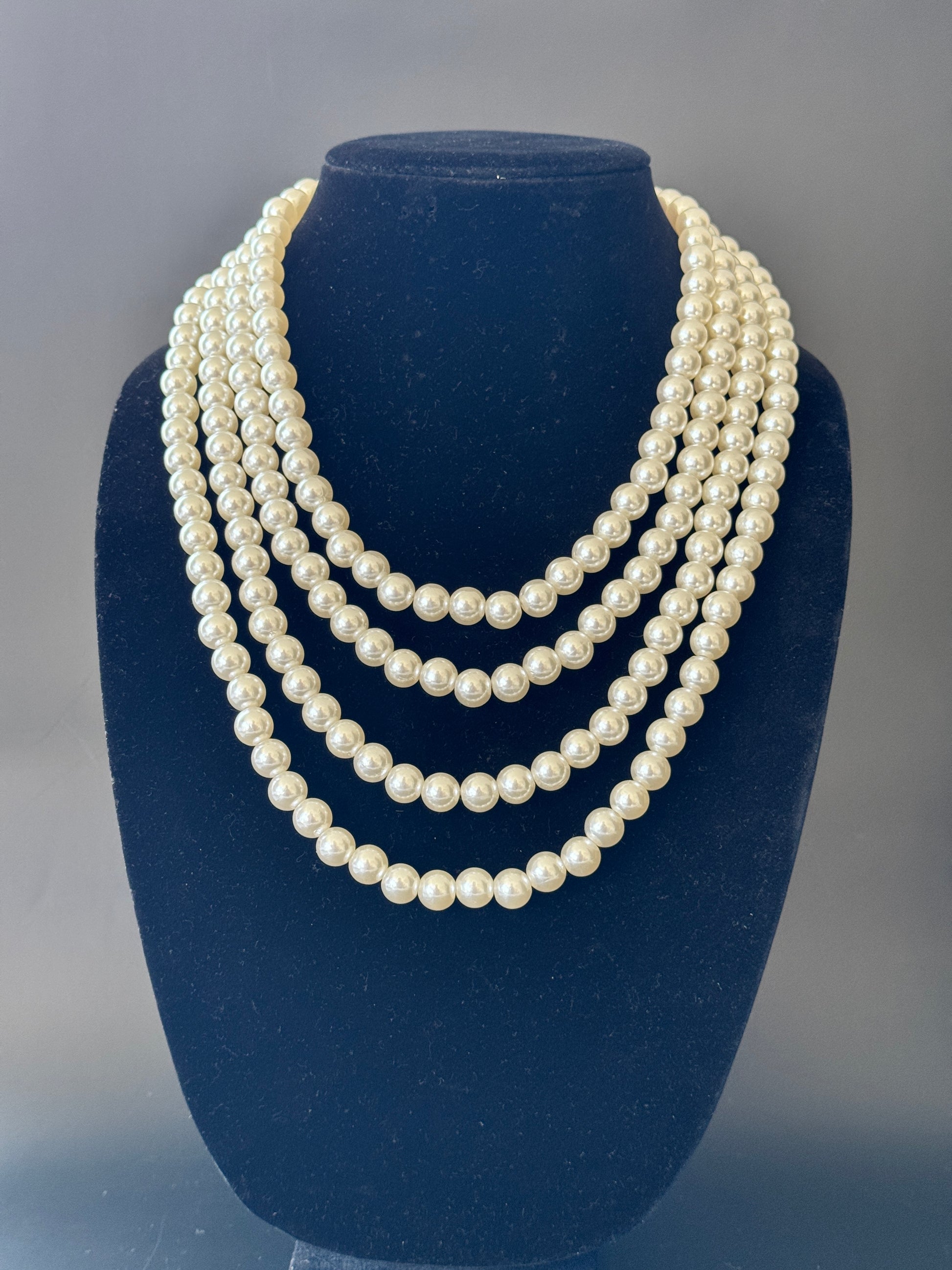 Faux Pearls Necklace